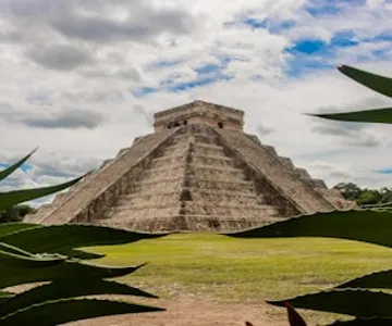 Chichén Itzá & Valladolid: Guided Tour + Transfer + Lunch